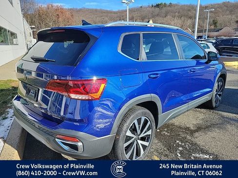 Certified 2022 Volkswagen Taos SE image 3