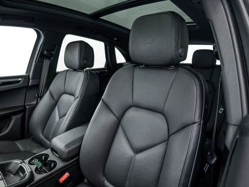 Certified 2023 Porsche Macan AWD/4WD image 16