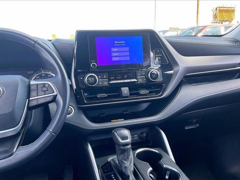 Used 2024 Toyota Highlander XLE image 6