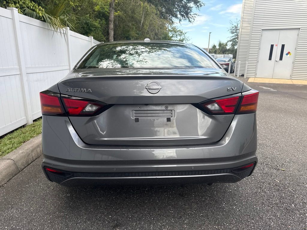 Used 2024 Nissan Altima 2.5 SV FWD image 8