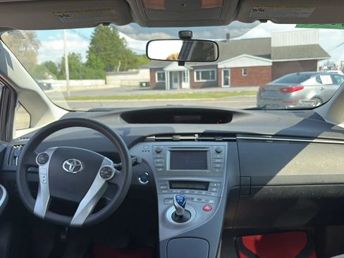 Used 2014 Toyota Prius Two FWD image 12