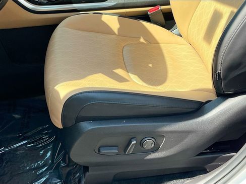 Certified 2024 Kia Carnival EX image 13