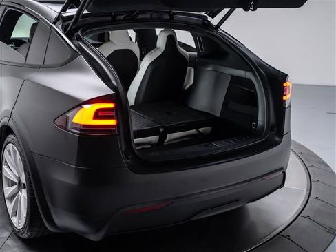 Used 2022 Tesla Model X Plaid image 39