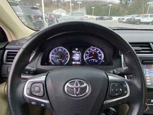 Used 2015 Toyota Camry XLE image 12