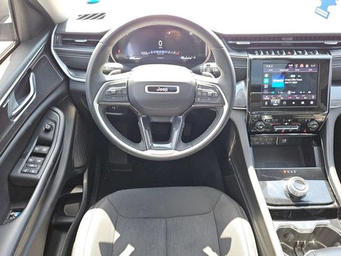 Used 2023 Jeep Grand Cherokee Laredo w/ Luxury Tech Group I AWD/4WD image 12