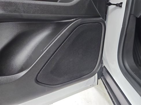 Used 2024 GMC Terrain SLE image 30