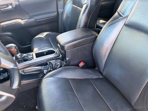Used 2020 Toyota Tacoma TRD Off-Road w/ TRD Premium Off Road Package AWD/4WD image 20