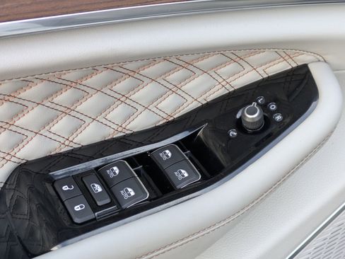 Used 2022 Jeep Grand Cherokee L Summit w/ MOPAR Finishing Package image 10