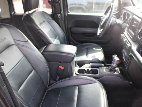 Used 2018 Jeep Wrangler Unlimited Sahara w/ Cold Weather Group image 4