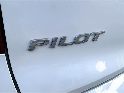 Used 2018 Honda Pilot Touring image 31