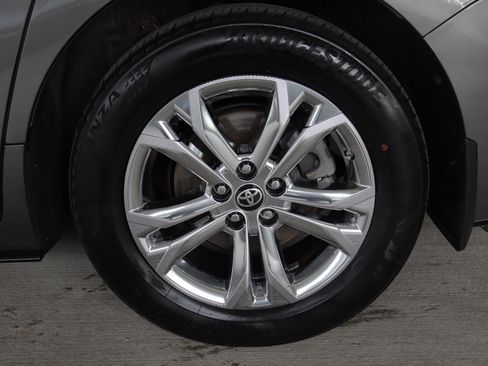 Used 2024 Toyota Sienna Platinum AWD/4WD image 28