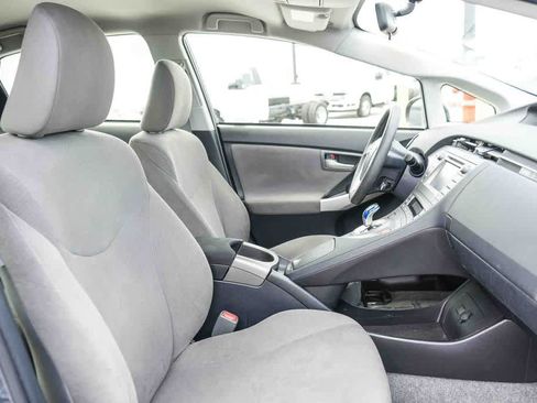 Used 2015 Toyota Prius Two w/ Preferred Accessory Package FWD image 16