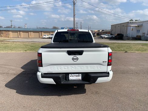 Used 2022 Nissan Frontier SV image 6