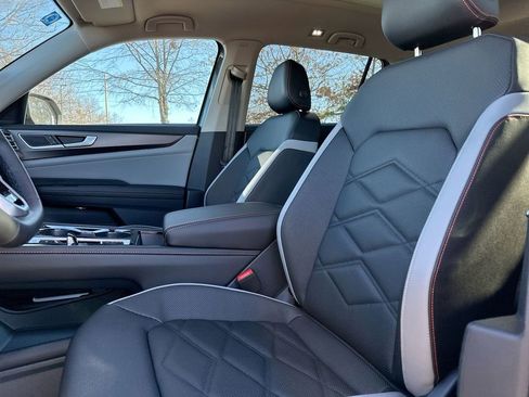 New 2025 Volkswagen Atlas Peak Edition SE image 60