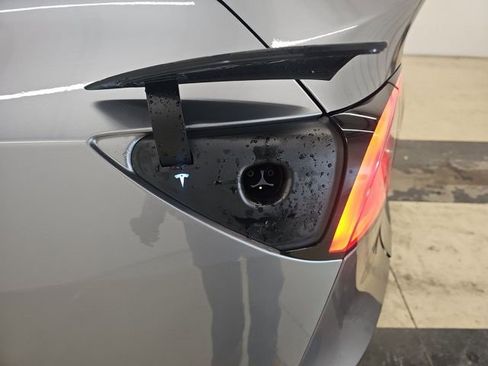 Used 2025 Tesla Model Y Long Range image 9