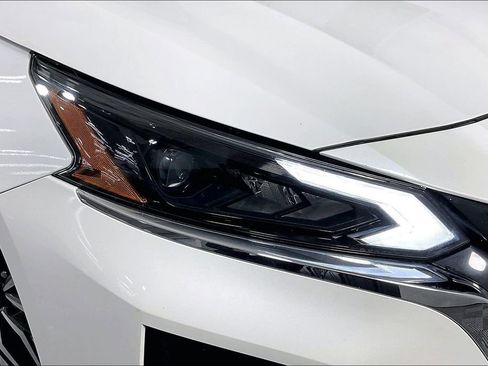 Used 2024 Nissan Altima 2.5 SV AWD/4WD image 39