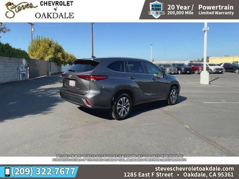 Used 2023 Toyota Highlander XLE image 11