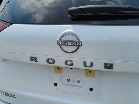 Certified 2025 Nissan Rogue SL w/ SL Premium Package FWD image 8