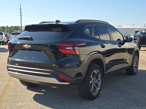 Used 2025 Chevrolet Trax LT FWD image 5