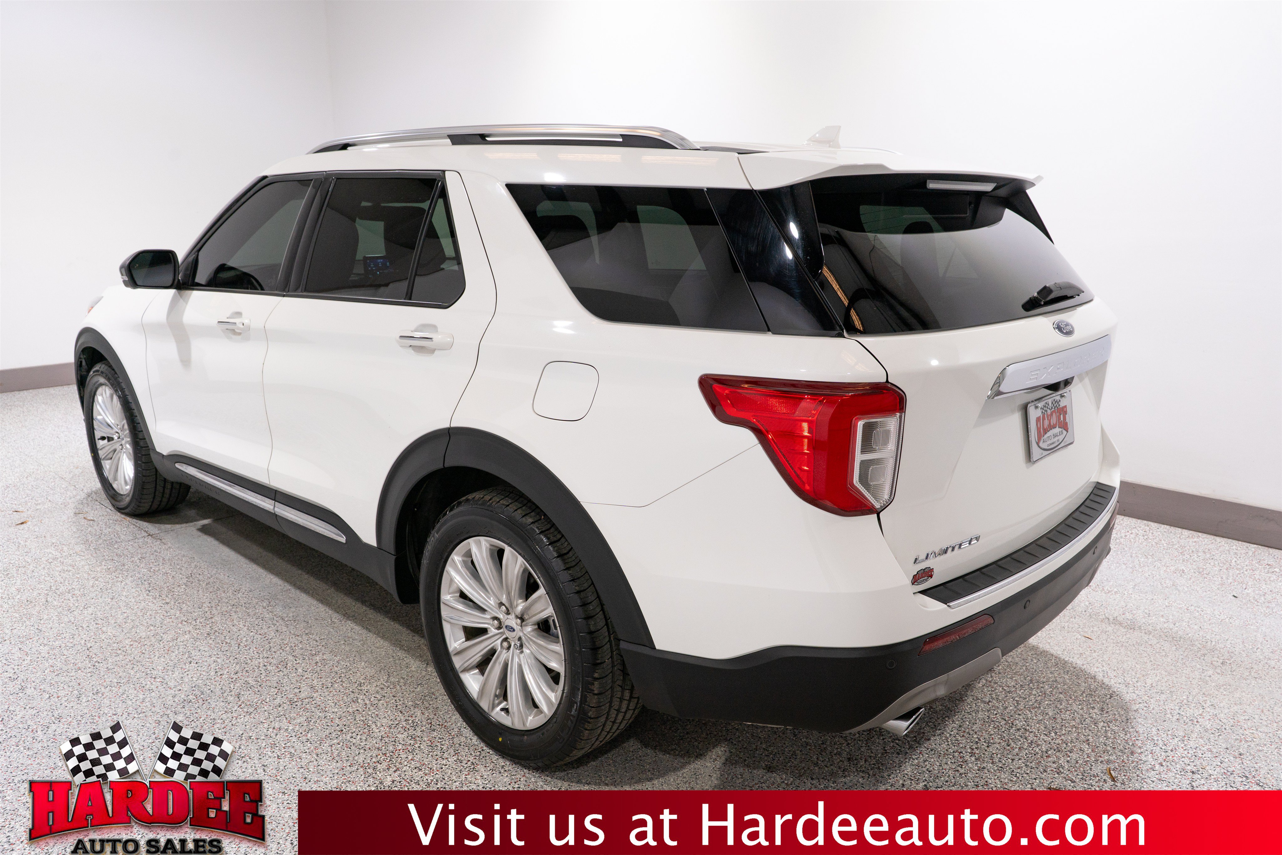 Used 2023 Ford Explorer Limited w/ Limited Technology Package RWD image 3