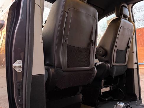 Used 2019 Dodge Grand Caravan SXT image 22