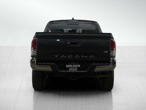 Used 2020 Toyota Tacoma TRD Off-Road image 4