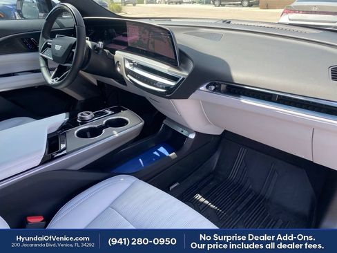 Used 2025 Cadillac Lyriq Sport w/ LPO, Floor Liner Package AWD/4WD image 20