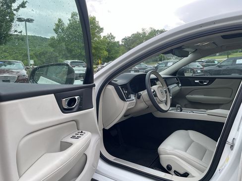 Used 2025 Volvo S60 B5 Plus AWD/4WD image 10