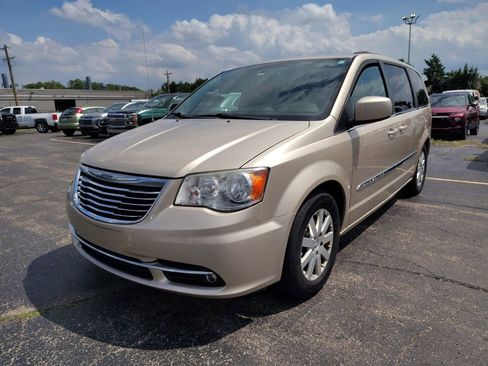 Used 2013 Chrysler Town & Country Touring w/ Trailer Tow Group FWD image 1