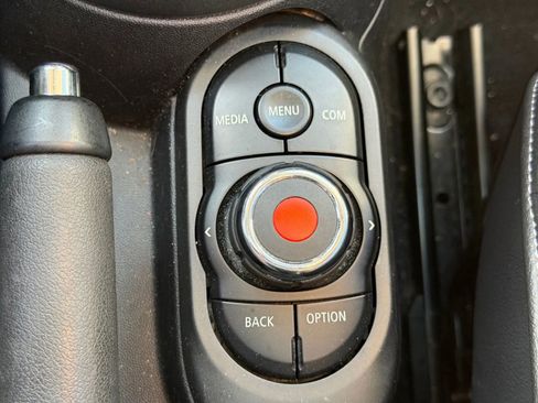 Used 2019 MINI Cooper S image 18