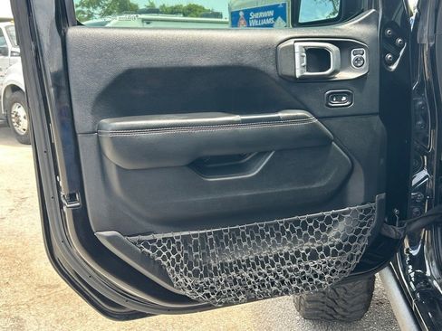 Used 2019 Jeep Wrangler Unlimited Sahara AWD/4WD image 32