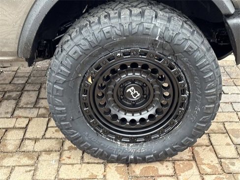 New 2025 Ford Bronco 4-Door image 9