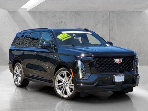 Certified 2025 Cadillac Escalade Sport Platinum AWD/4WD image 2