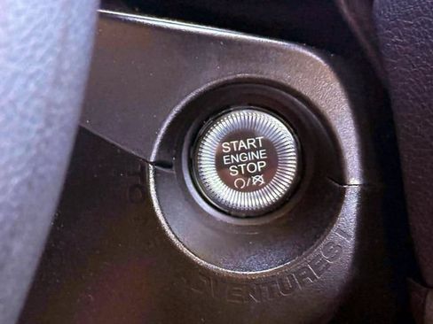 Certified 2023 Jeep Renegade Latitude AWD/4WD image 22