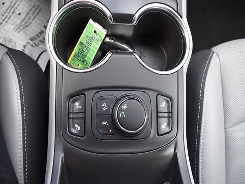 Used 2023 GMC Terrain SLT image 19