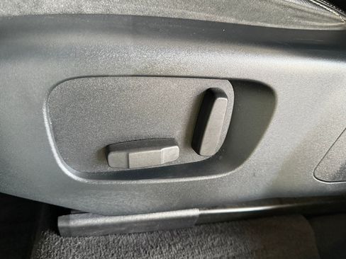 Used 2019 Land Rover Range Rover Velar S image 13