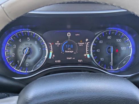 Used 2019 Chrysler Pacifica Limited FWD image 11