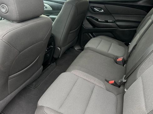 Used 2023 Chevrolet Traverse LT image 11