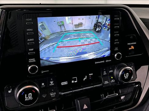 Used 2022 Toyota Highlander XLE image 21
