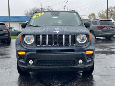 Used 2023 Jeep Renegade Latitude w/ Premium Group image 2