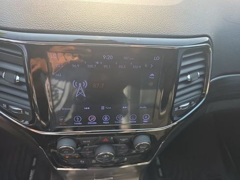 Used 2019 Jeep Grand Cherokee Laredo w/ Laredo X Package AWD/4WD image 21