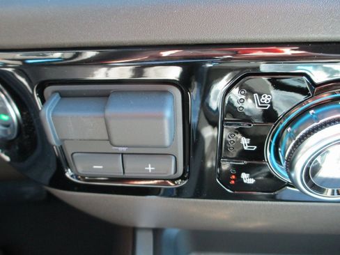 New 2026 GMC Sierra 3500 SLT w/ SLT Premium Package image 15