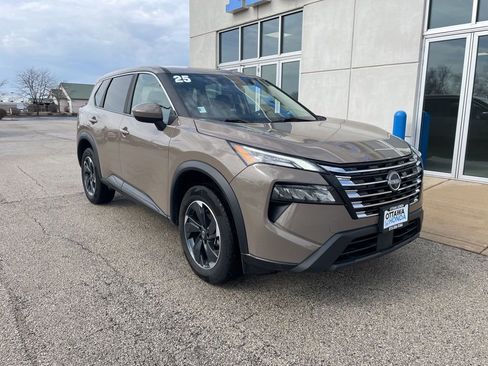 Used 2025 Nissan Rogue SV image 1