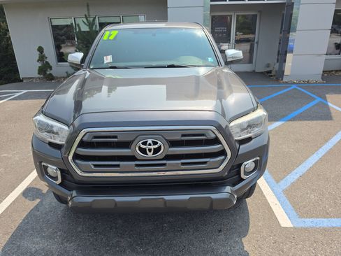 Used 2017 Toyota Tacoma Limited w/ Tow Package AWD/4WD image 9