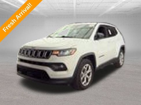 Used 2024 Jeep Compass Latitude AWD/4WD image 1