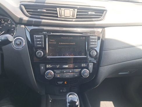 Used 2018 Nissan Rogue SV w/ Premium Package AWD/4WD image 23