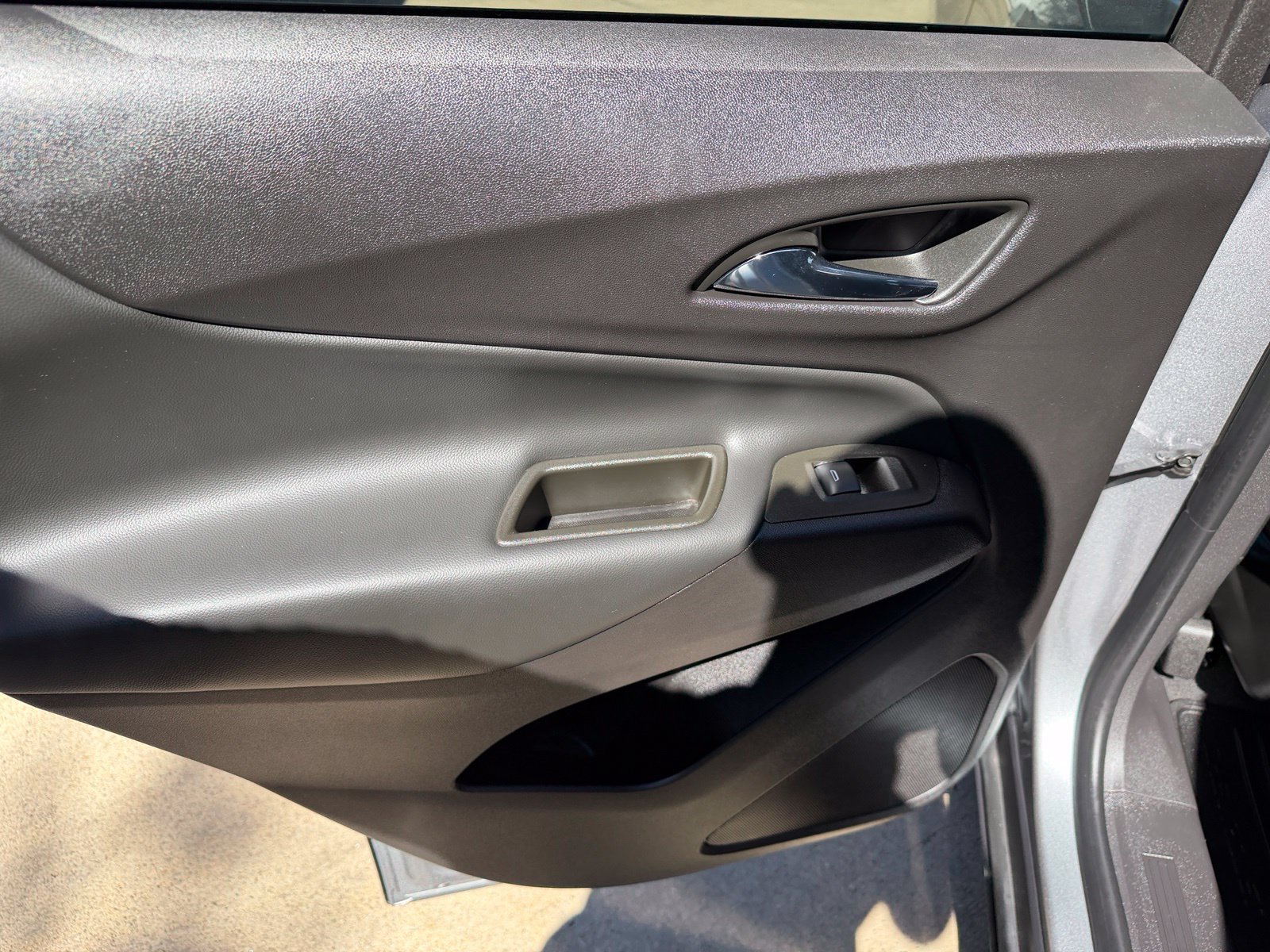 Used 2024 Chevrolet Equinox LT w/ LPO, Floor Liner Package FWD image 23