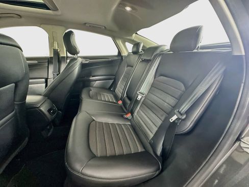 Used 2017 Ford Fusion SE w/ Equipment Group 201A FWD image 24