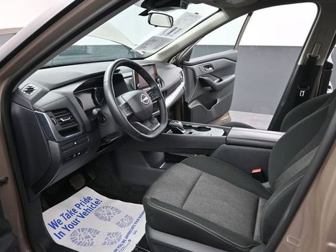 Used 2025 Nissan Rogue SV image 9