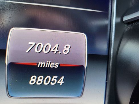 Used 2018 Mercedes-Benz GLC 300 image 32